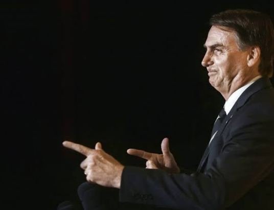 Bolsonaro em 1157 dias zera impostos e não tem um caso de corrupção